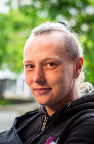 Tiffany’s kinderen van drie en tien werden gescheiden: “Dat breekt mijn moederhart.”